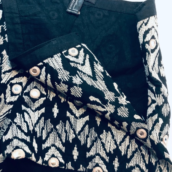 Forever 21 NWOT Embroidered Mirrored Tile Black - Picture 5 of 6